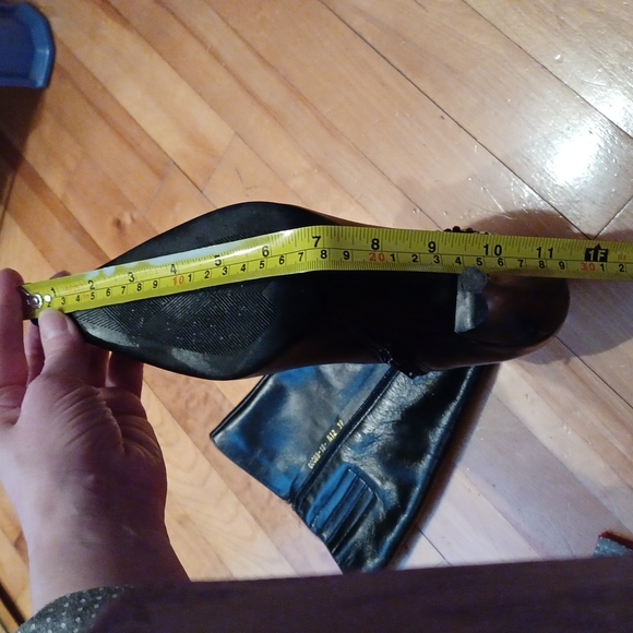 Italian Leather Boots with Brooch - Picture 14 of 16